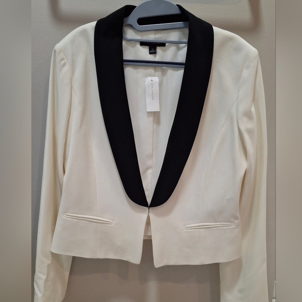 NWT Ann Taylor Cream and Black Blazer